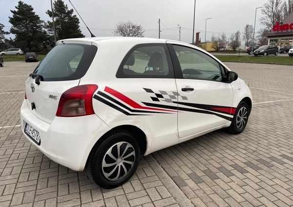 Toyota Yaris cena 9900 przebieg: 286000, rok produkcji 2006 z Paczków małe 37